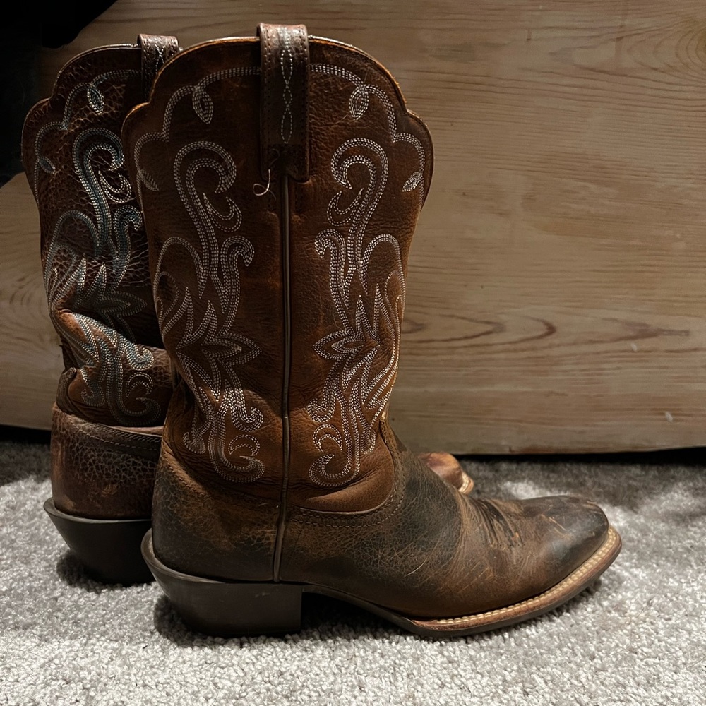 Women’s Ariat square toe boots size 10B